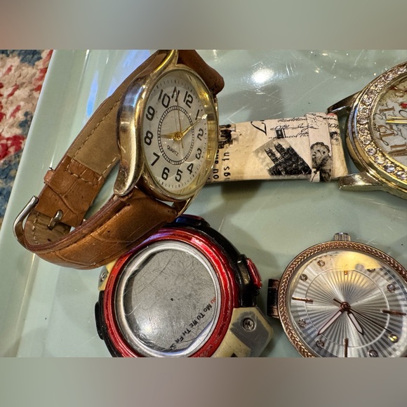 Broken Women's Watch Lot - Picture 5 of 8
